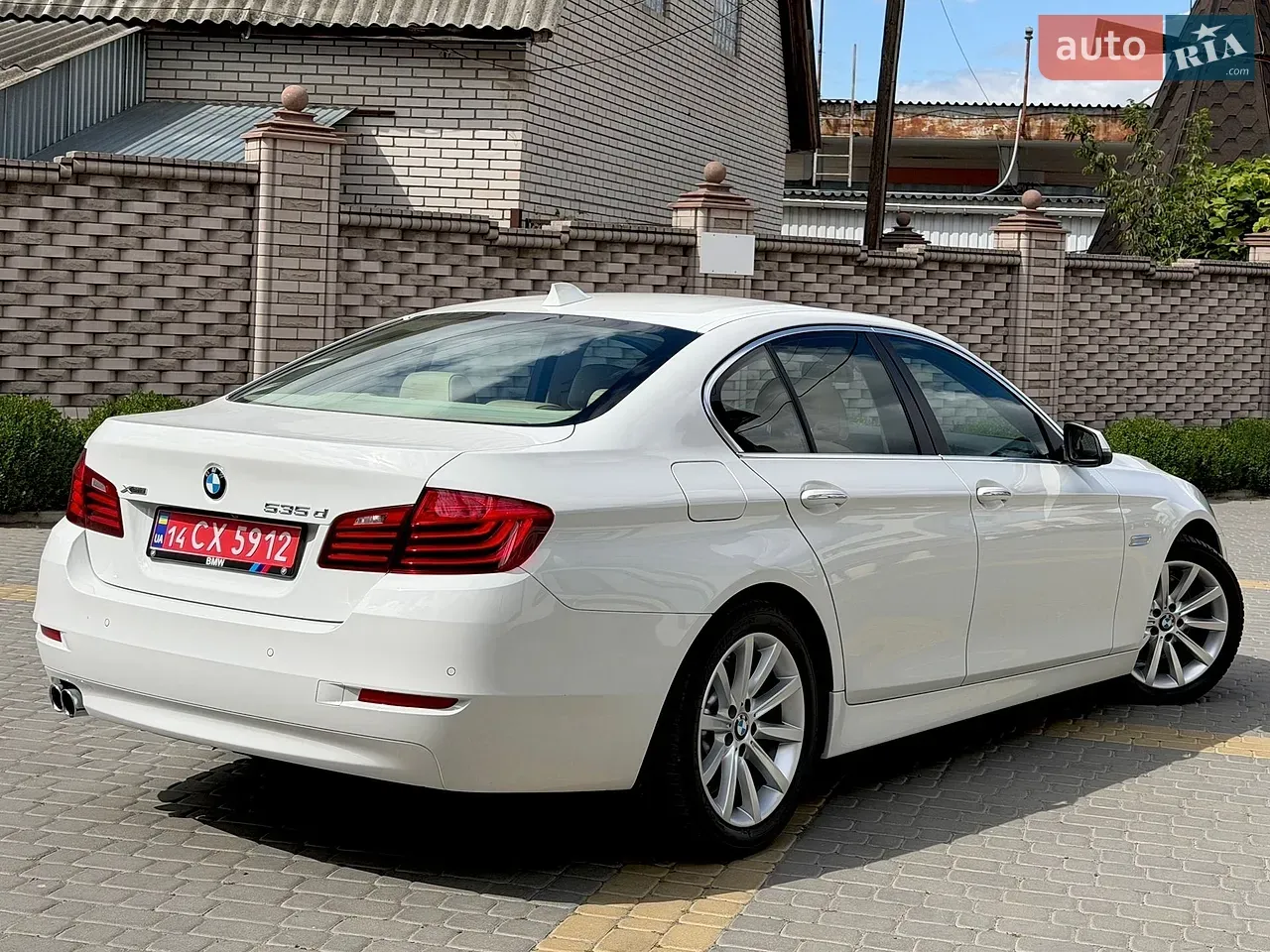 BMW 5 Series 2015 photo 4
