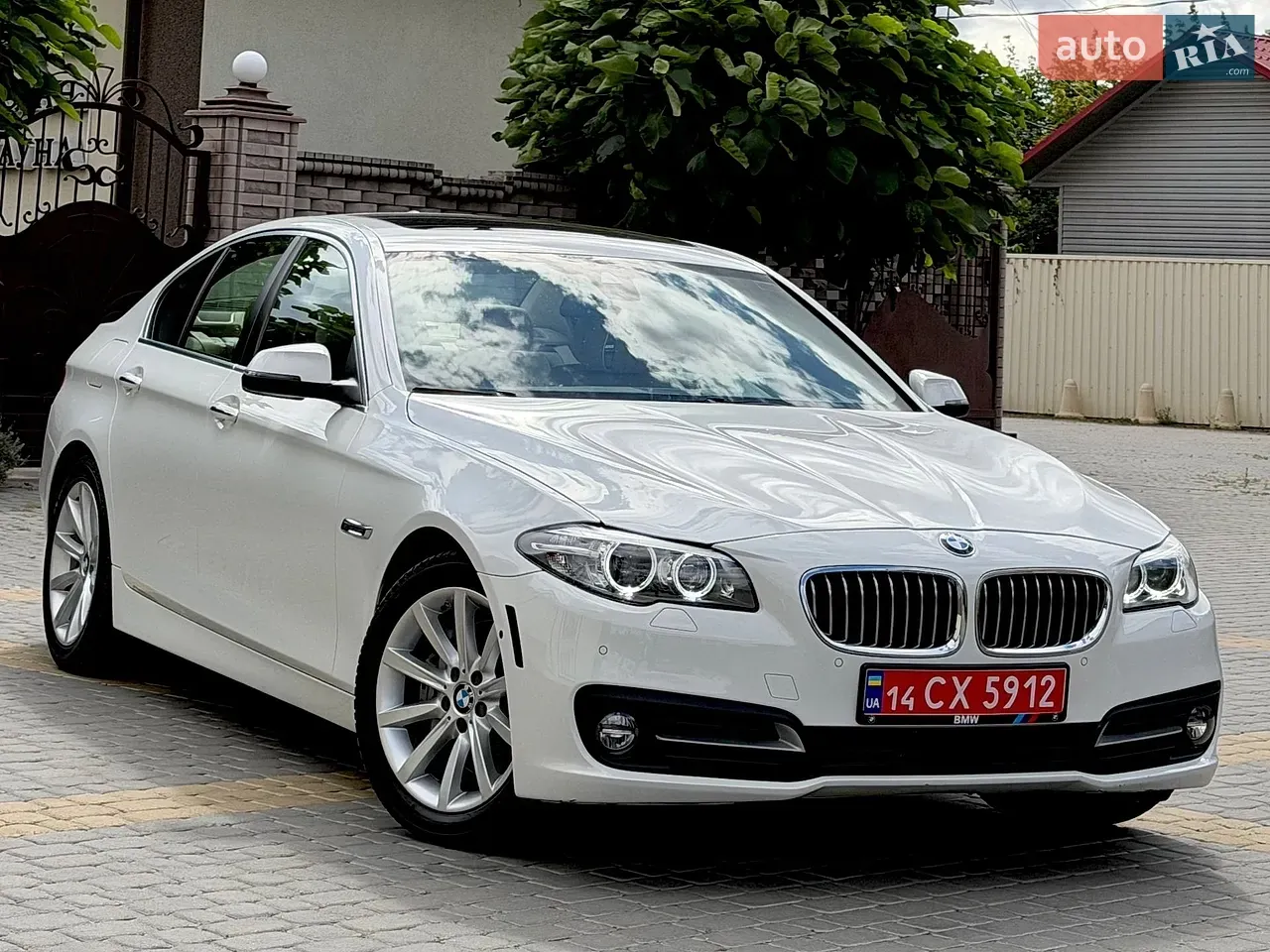 BMW 5 Series 2015 photo 2