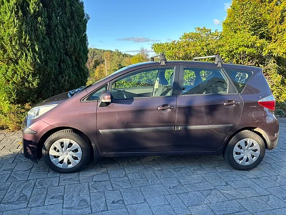 Toyota Verso-S 2011 photo 4
