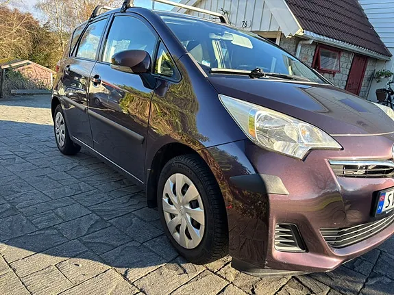 Toyota Verso-S 2011 photo 2