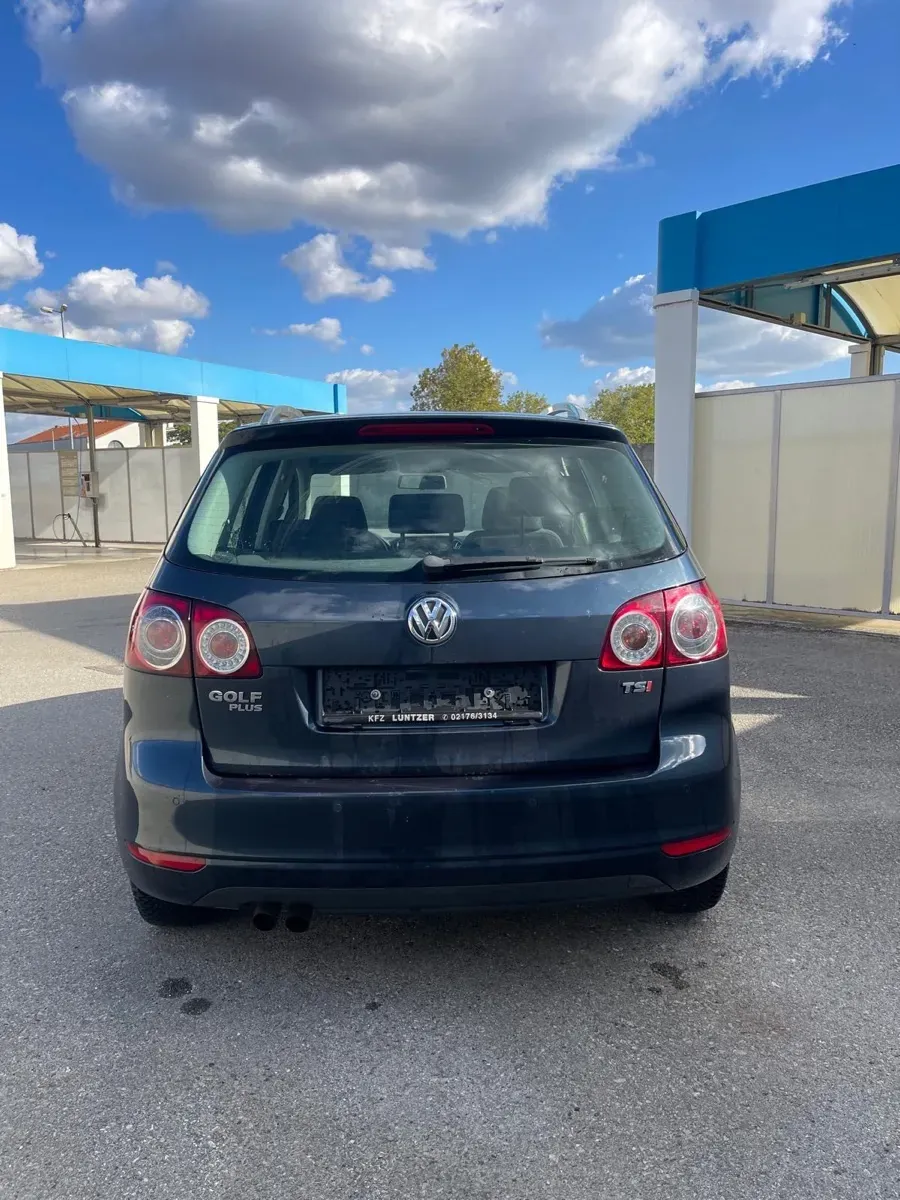 Volkswagen Golf 2011 photo 2