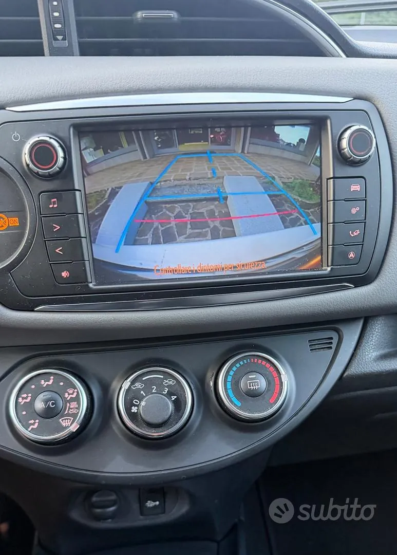 Toyota Yaris 2015 photo 5