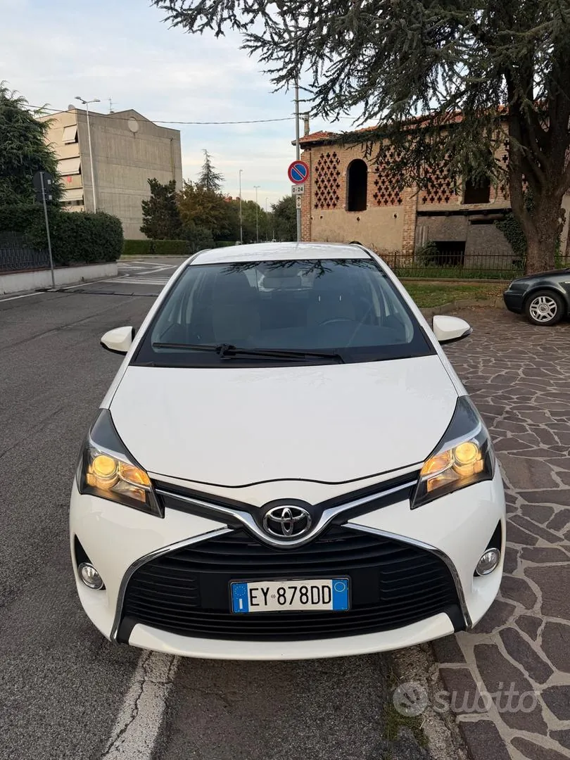 Toyota Yaris 2015 photo 2