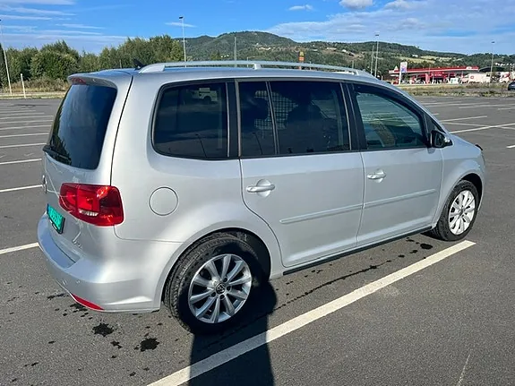Volkswagen Touran 2015 photo 2