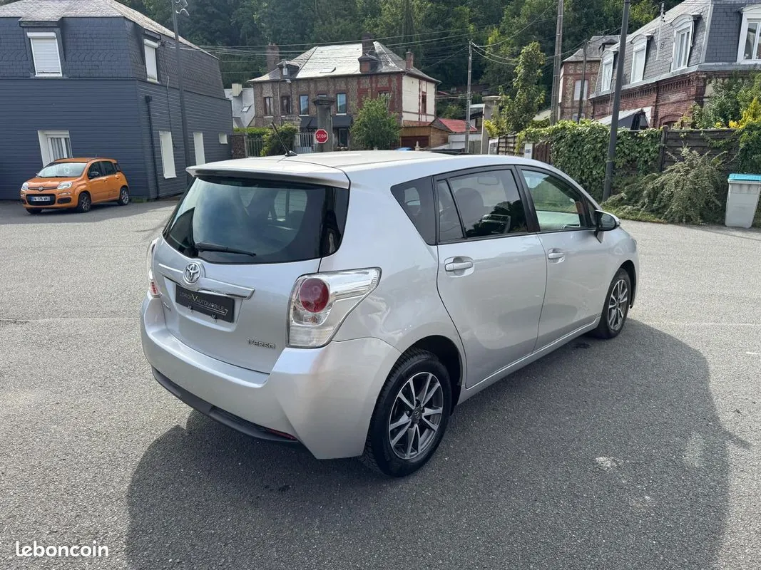 Toyota Verso 2013 photo 2