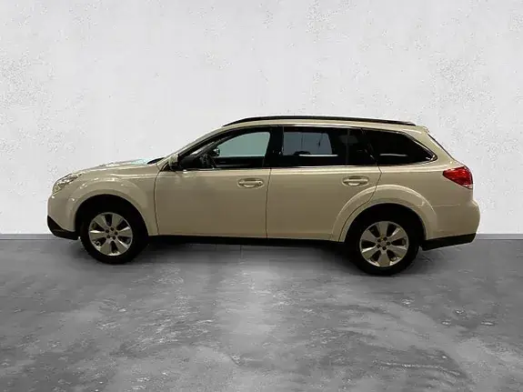 Subaru Outback 2012 photo 2