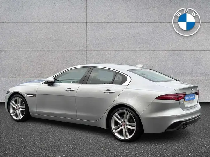 Jaguar Xe 2019 photo 4