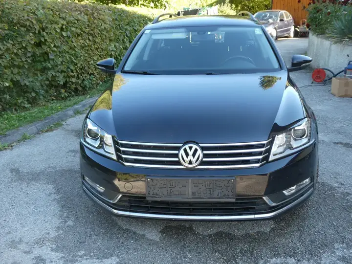 Volkswagen Passat 2011 photo 2