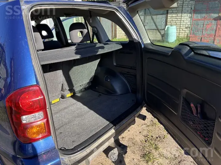 Toyota Rav4 2004 photo 5
