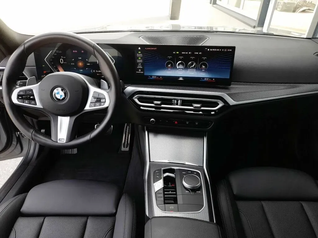 BMW 3 Series 2024 photo 3