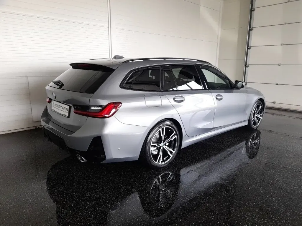 BMW 3 Series 2024 photo 2