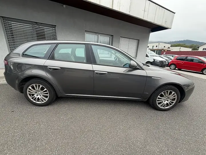 Alfa Romeo 159 2009 photo 3