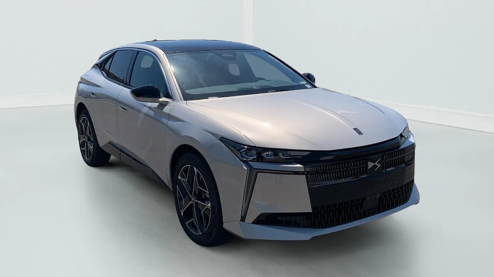 DS Automobiles N°4