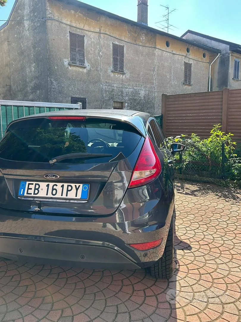 Ford Fiesta 2010 photo 3