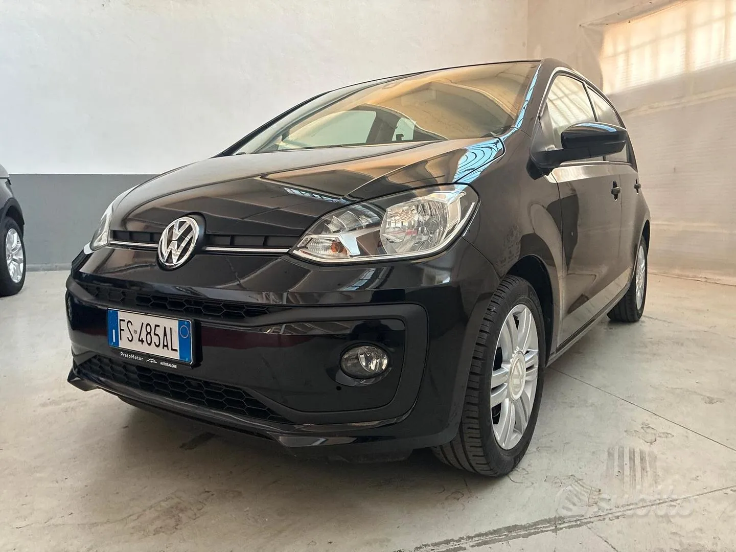 Volkswagen Up 2018 photo 2