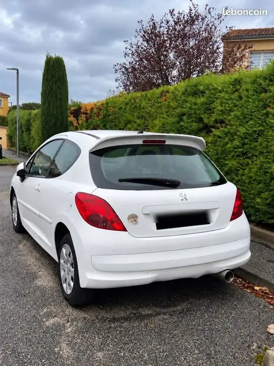 Peugeot 207 2008 photo 2