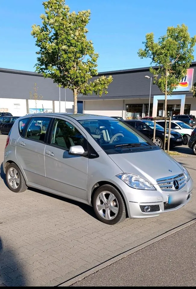 Mercedes-Benz A180