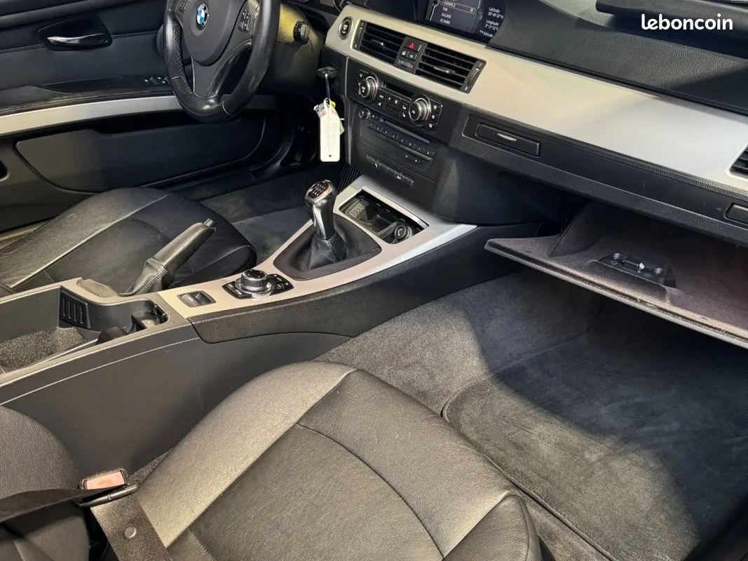 BMW 3 Series 2010 photo 3