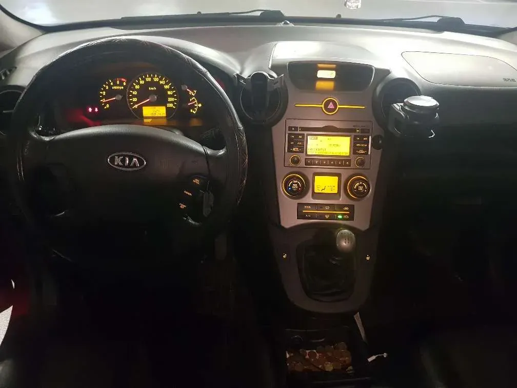 Kia Carens 2009 photo 3