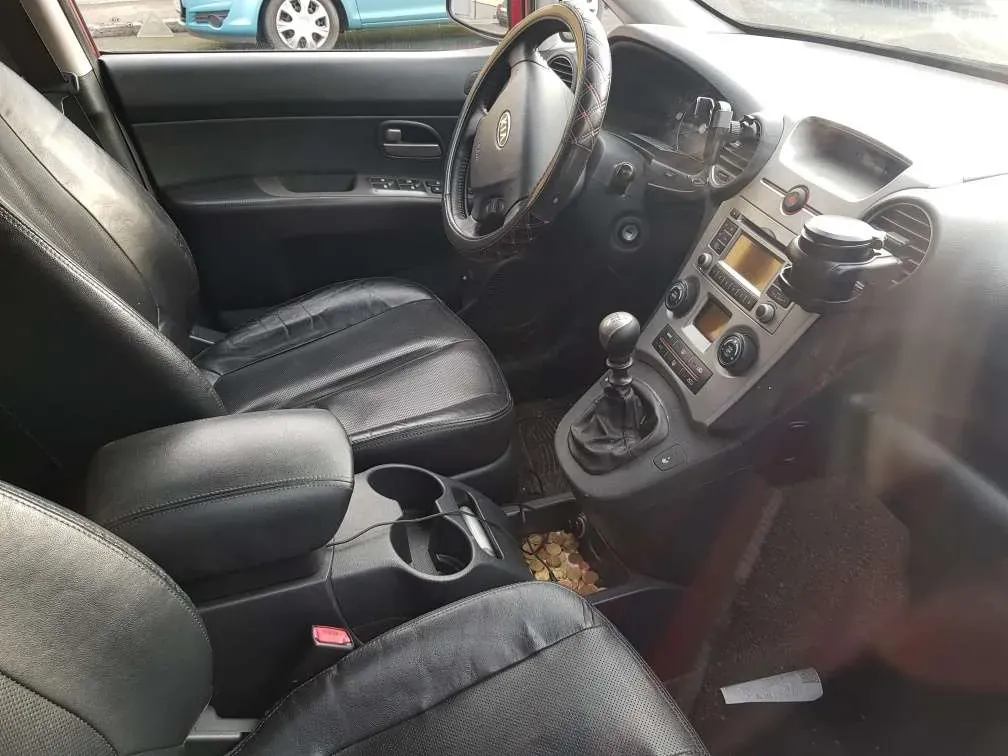 Kia Carens 2009 photo 2