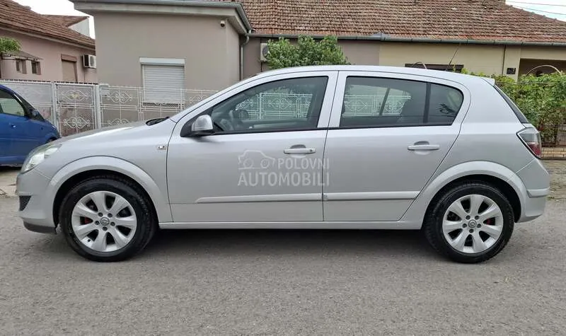 Opel Astra H 2008 photo 2