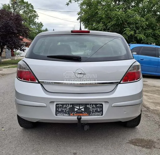 Opel Astra H 2008 photo 4