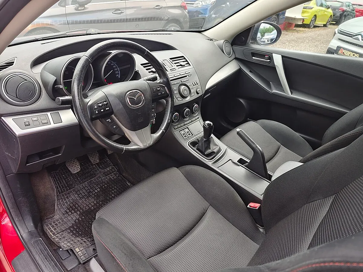 Mazda Mazda3 2013 photo 3
