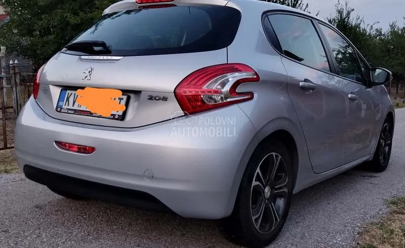 Peugeot 208 2015 photo 3