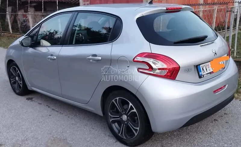 Peugeot 208 2015 photo 4