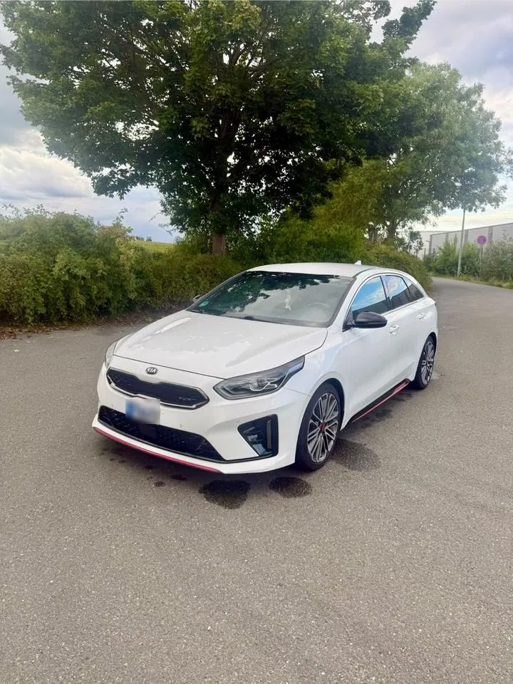 Kia Proceed