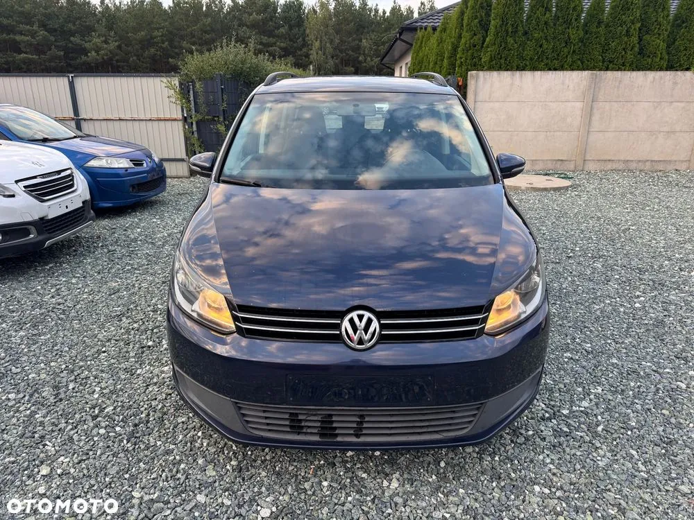 Volkswagen Touran 2012 photo 2