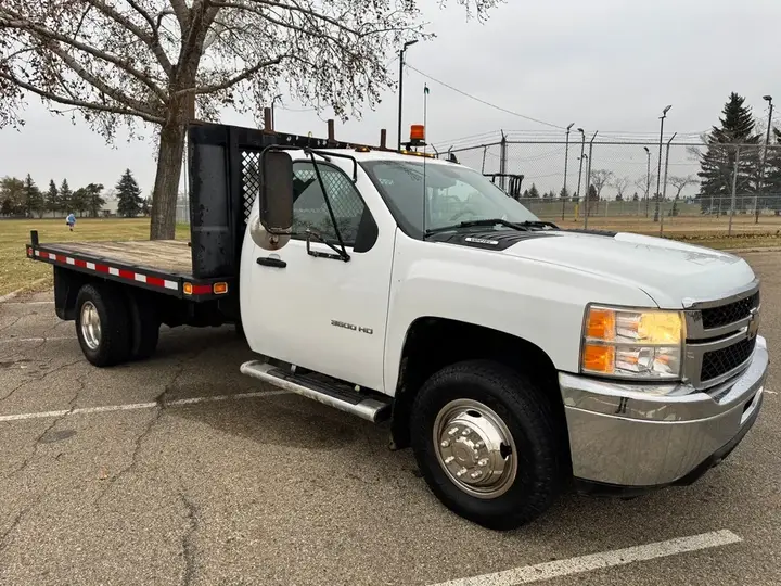 Chevrolet Silverado 3500 2011 photo 3