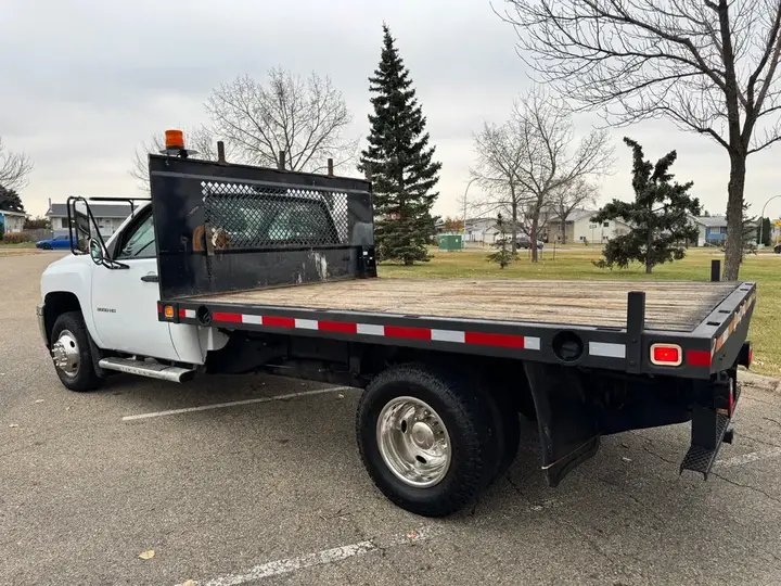 Chevrolet Silverado 3500 2011 photo 4
