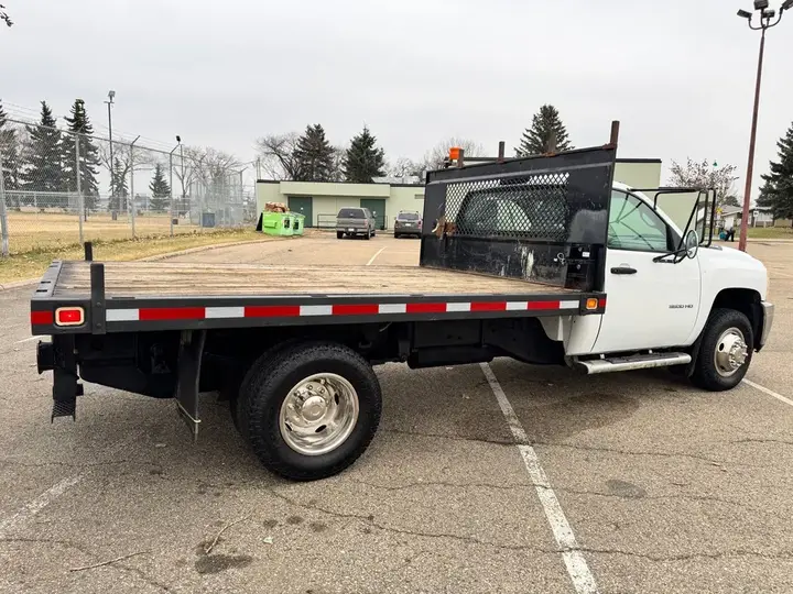 Chevrolet Silverado 3500 2011 photo 5
