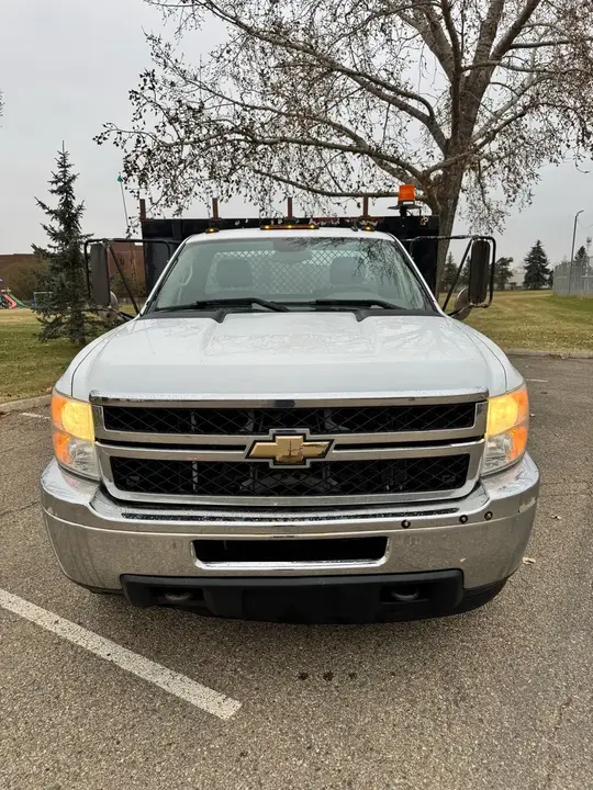 Chevrolet Silverado 3500 2011 photo 2