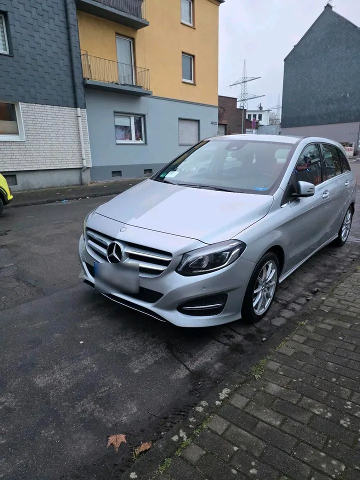Mercedes-Benz B200