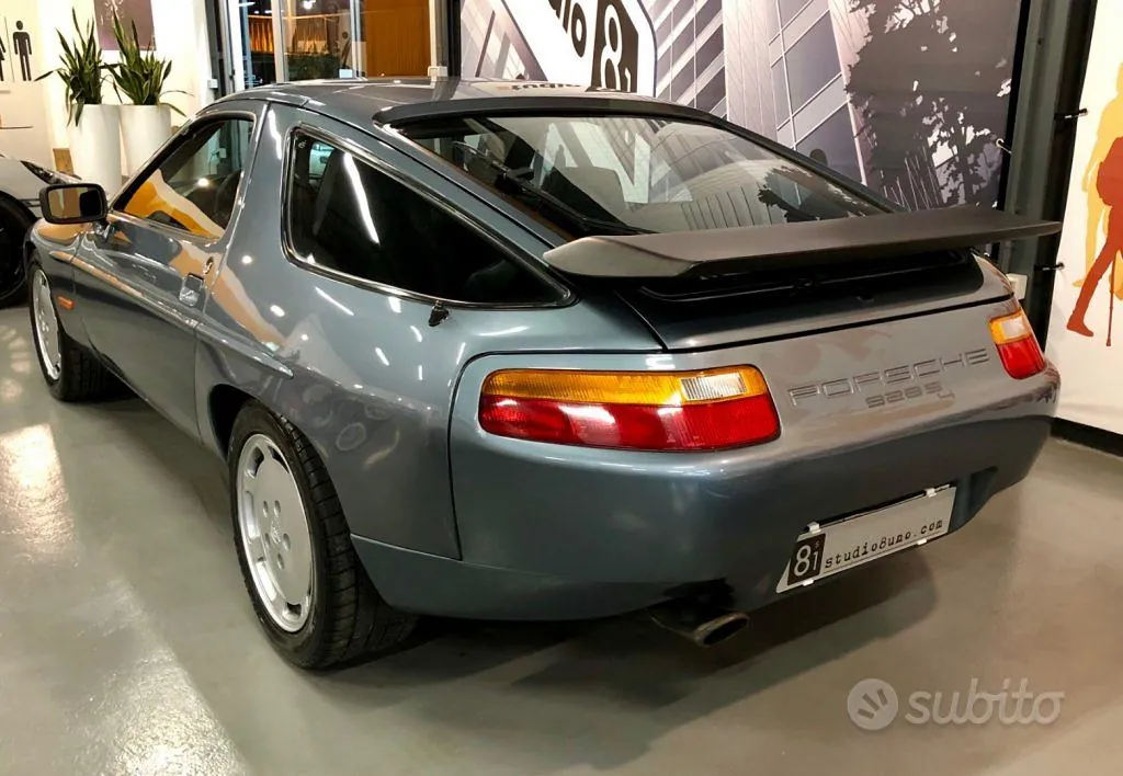 Porsche 928 1984 photo 3