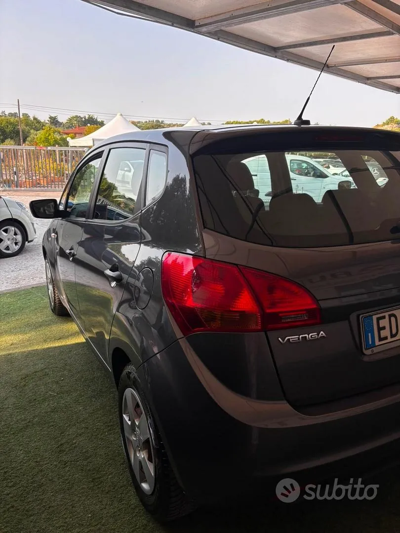 Kia Venga 2010 photo 2
