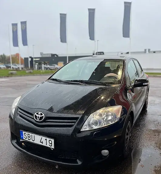 Toyota Auris 2011 photo 2