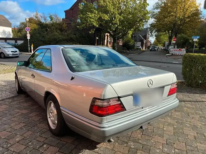 Mercedes-Benz E 220 Coupé