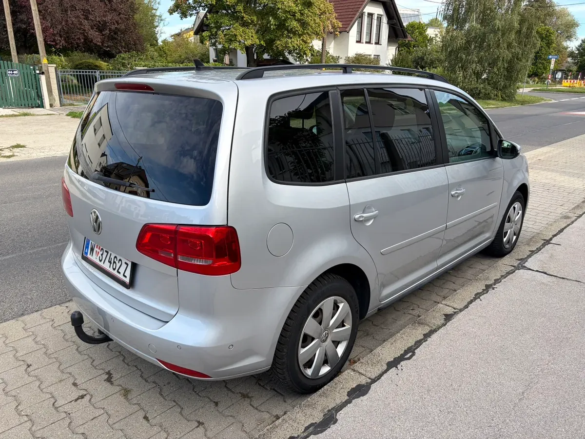 Volkswagen Touran 2012 photo 3