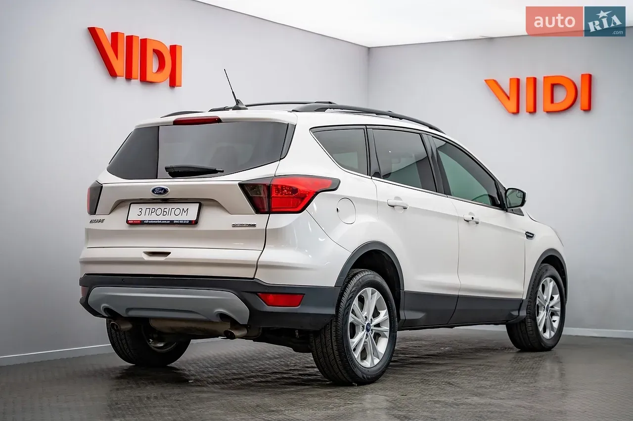 Ford Escape 2019 photo 2