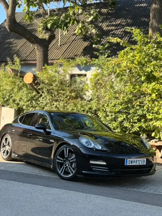 Porsche Panamera 2010 photo 2