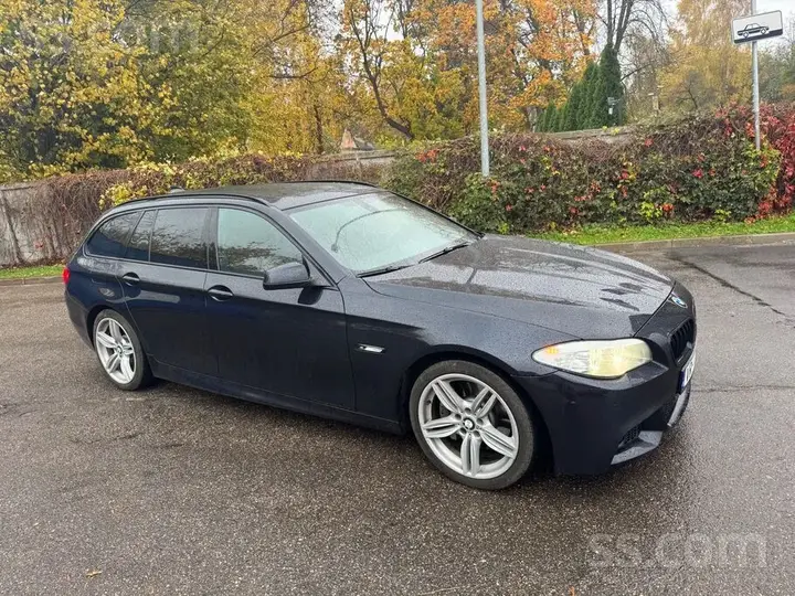 BMW 530 2012 photo 2