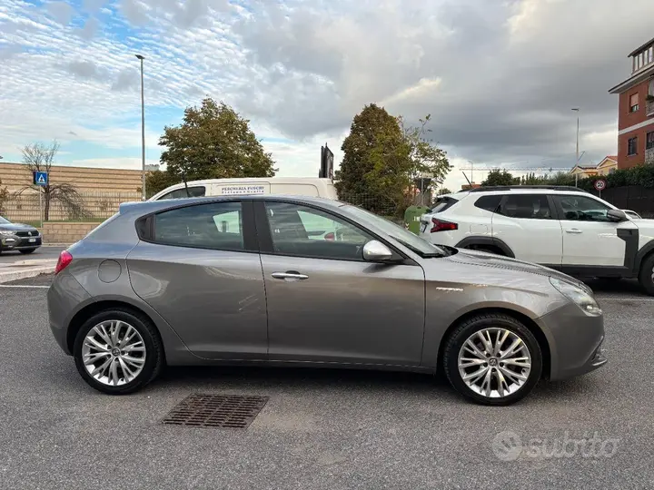 Alfa Romeo Giulietta 2017 photo 4