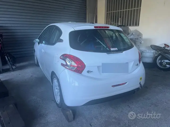Peugeot 208 2014 photo 2