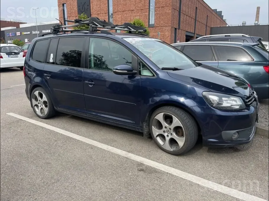 Volkswagen Touran 2012 photo 2