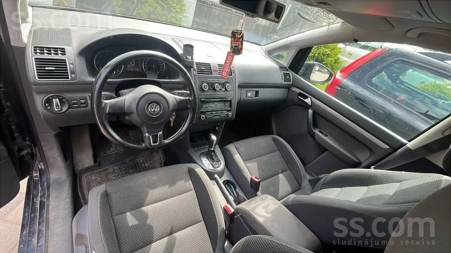 Volkswagen Touran 2012 photo 4
