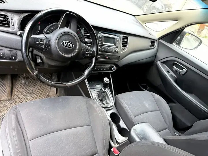 Kia Carens 2013 photo 3