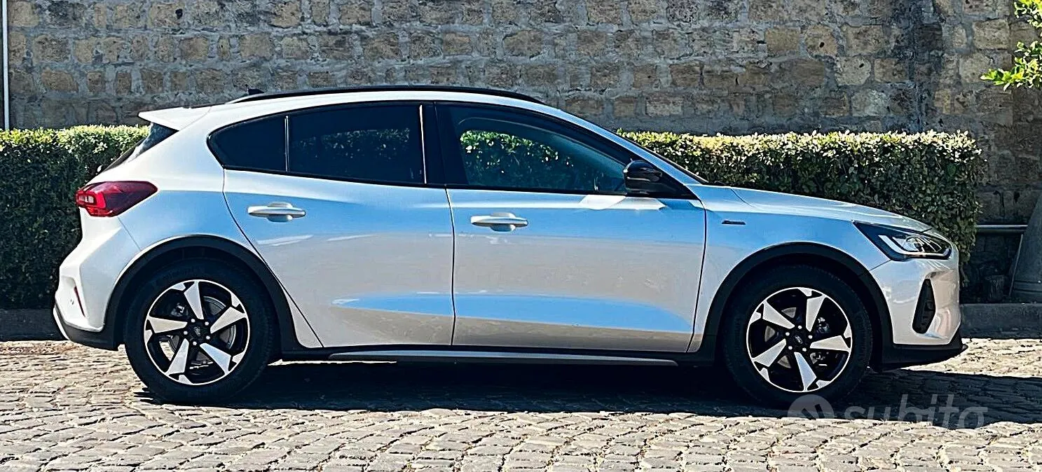Ford Focus 2022 photo 2